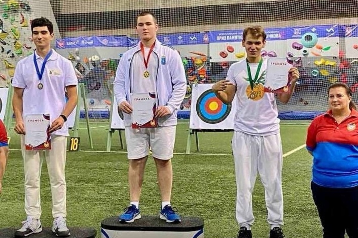 Спортсмен из Лабытнанги взял золото всероссийского турнира по стрельбе из лука