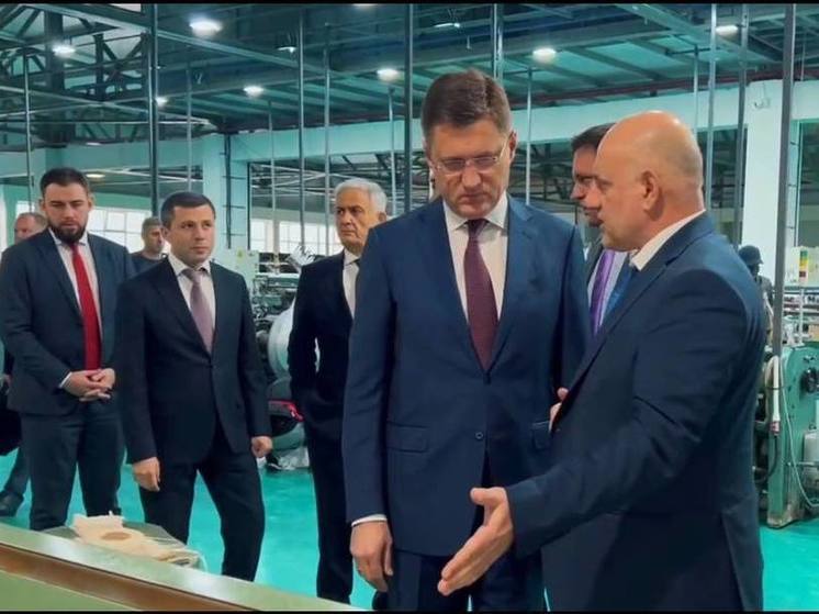 Новак посетил Каспийский завод стекловолокна