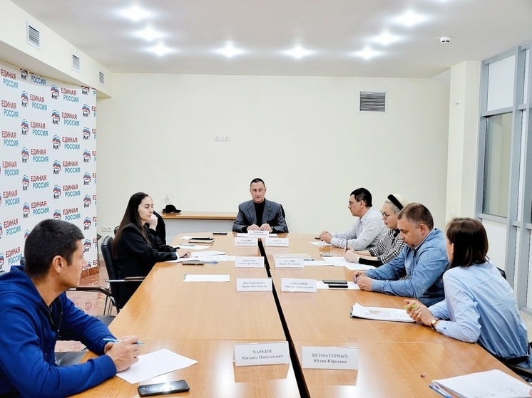 Депутат ЗСК Виктор Тепляков провёл приём граждан в Сочи