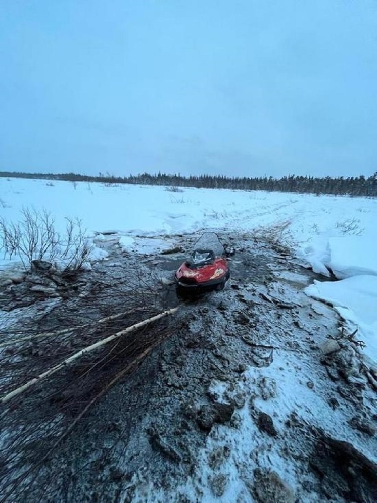 В Пуровском районе в реке ищут возможно утонувшего юного снегоходчика