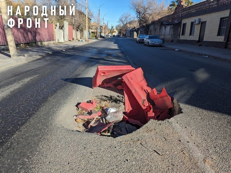 Жители Астраханской области продолжают самостоятельно ремонтировать трассы