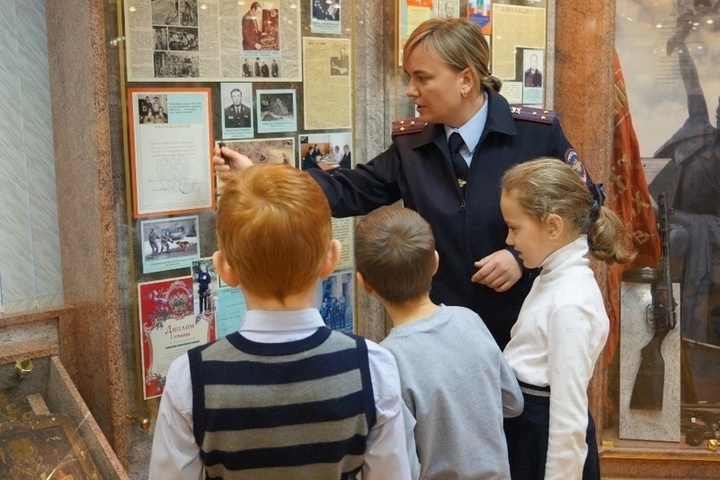 В Костроме организовали экскурсию в музей истории УМВД для детей участников СВО