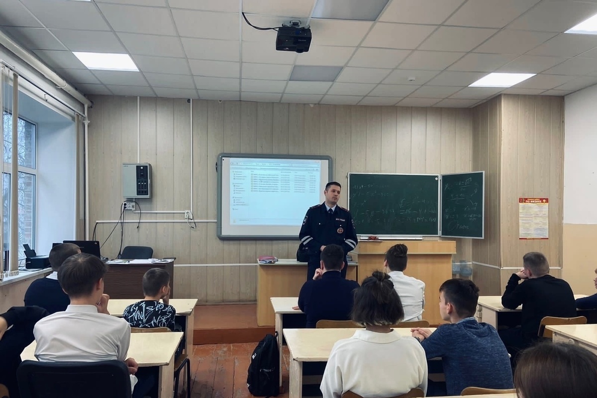 Сотрудник ГИБДД провёл беседу с учениками Кораблинской основной школы