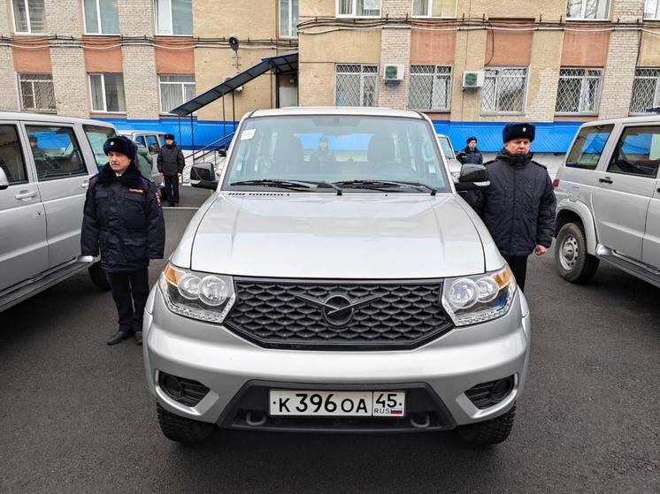 Новые служебные машины вручили УМВД России по Курганской области