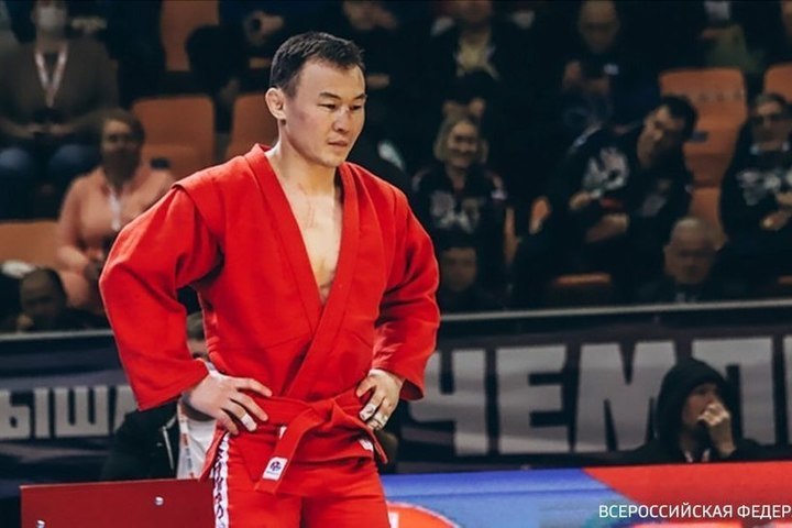 Российский самбист родом из Тувы Саян Хертек стал чемпионом мира