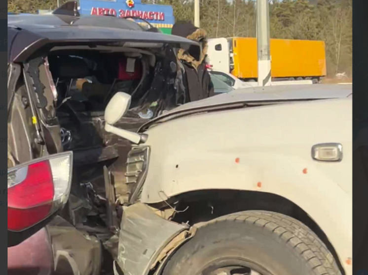 ДТП с внедорожниками и легковыми авто произошло в Чите на Агинском тракте