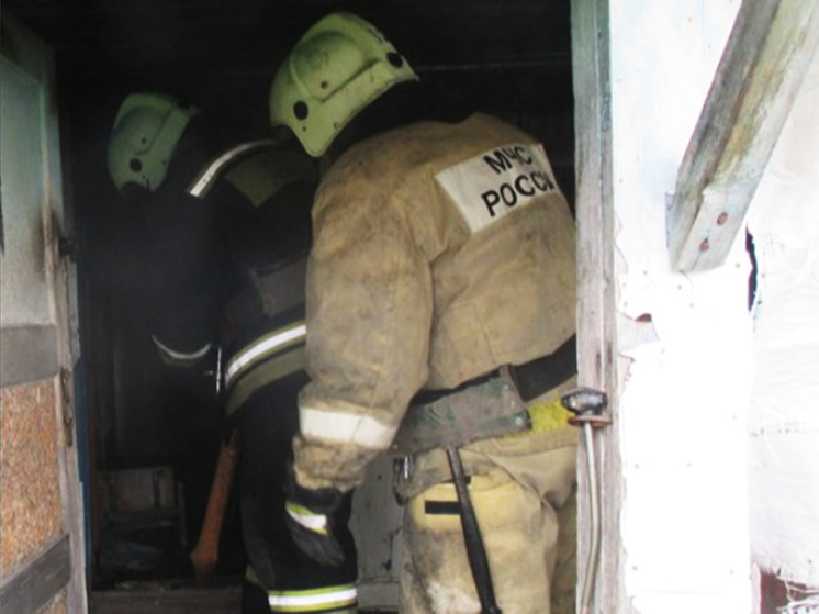 Под Воронежем из загоревшегося дома госпитализировали двоих мужчин с ожогами и отравлением
