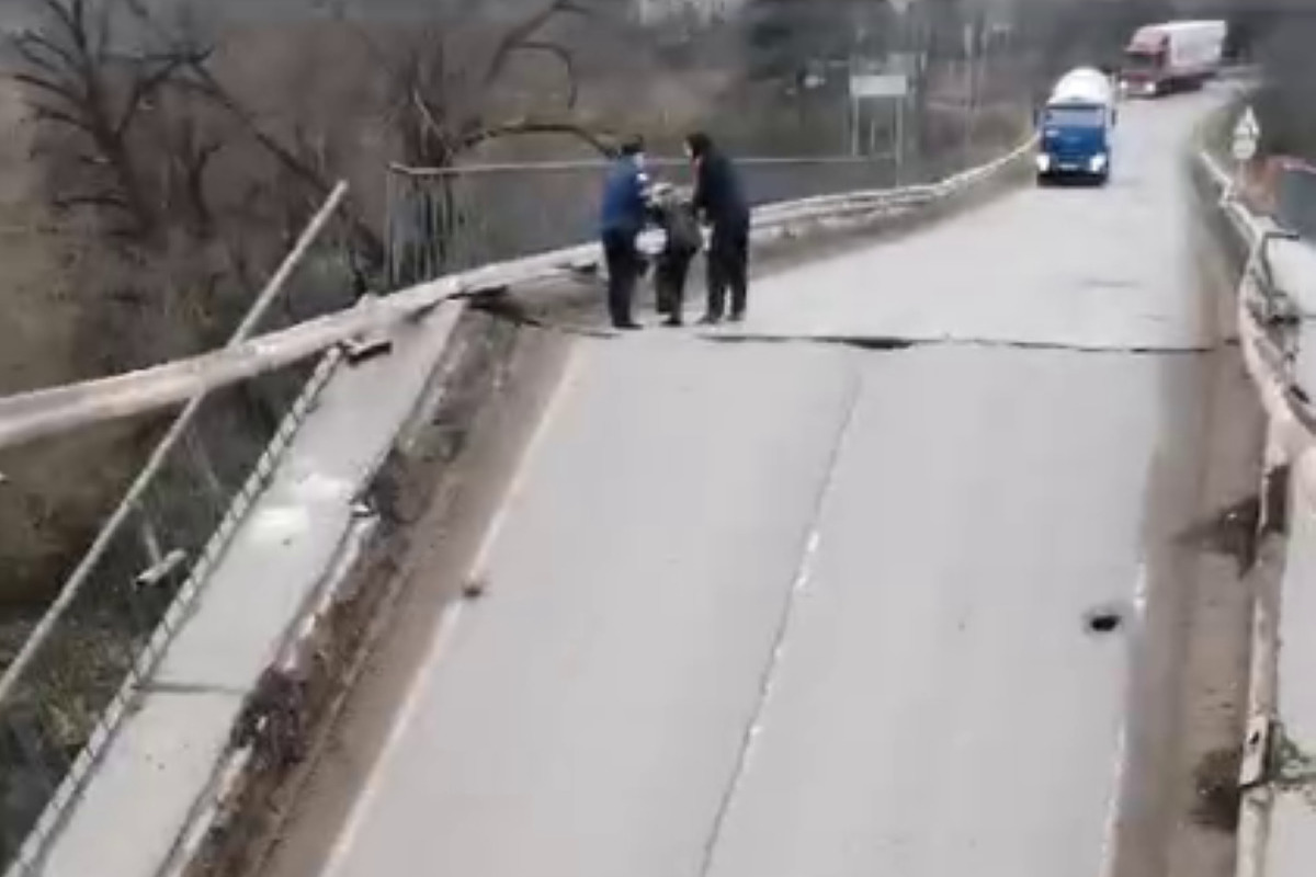 В энгельсе женщина провалилась. Авария на мосту в Подольске сегодня.