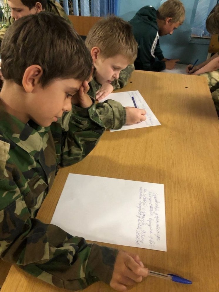 Юные жители Ставрополья пишут письма бойцам СВО