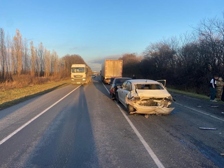 В Нижнедевицком районе при столкновении 4-х автомобилей пострадали автоледи из Курска и 30-летний воронежец
