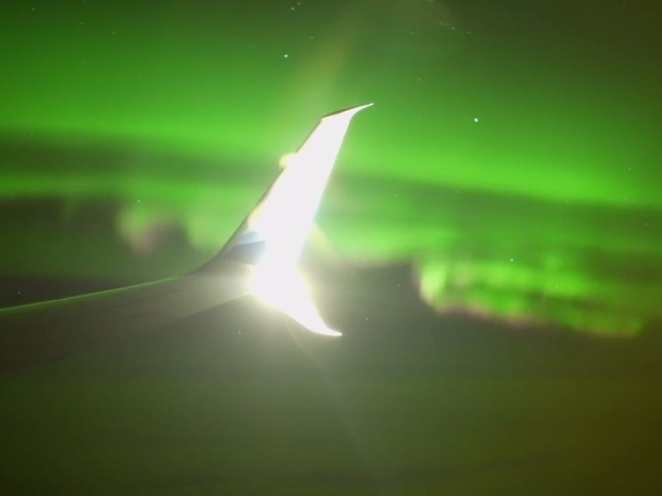 Опубликована видеозапись северного сияния с борта самолета