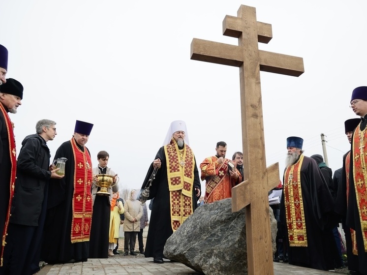 Гладков: освятили закладной камень в основании нового храма в белгородском селе Нижний Ольшанец
