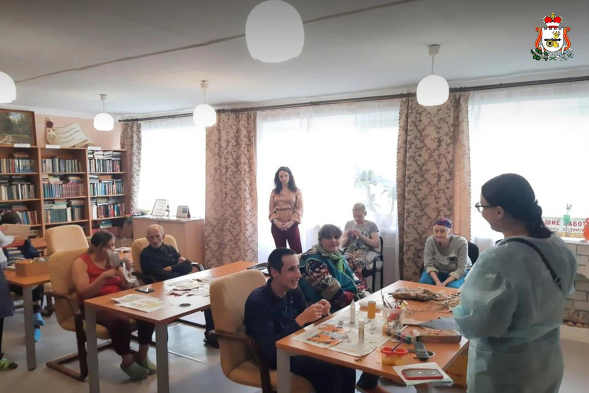 вяземский дом интернат для престарелых и инвалидов. реабилитационный центр вишенки смоленск. дом престарелых смоленская. коллектив интерната для престарелых. новый год в ершичах.