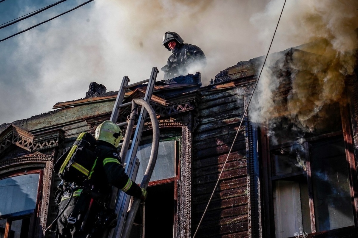 В Астрахани огонь забрал жизни 39 человек