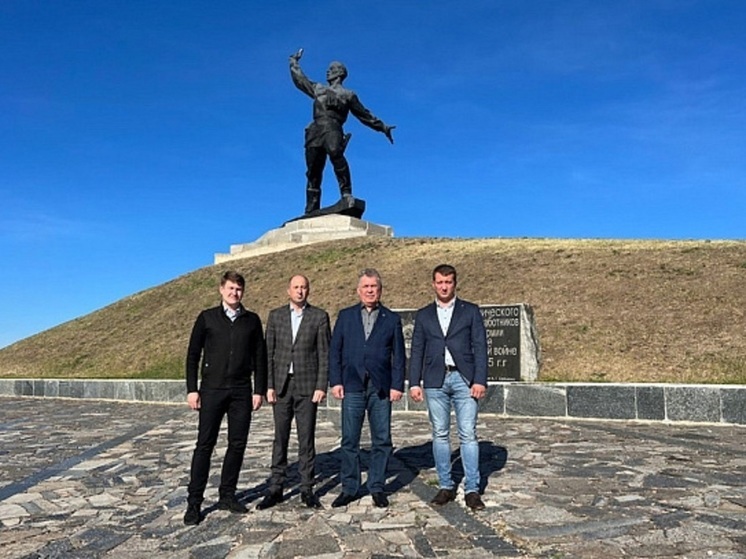 Делегация Алтайского края посетила Славяносербский район