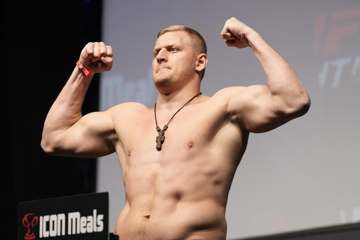 Павлович уступил Аспиналлу в бою за временный пояс UFC