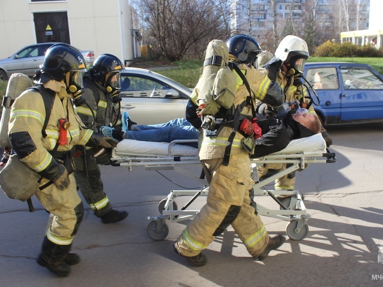 В ночном пожаре в Томске пострадали 9 человек