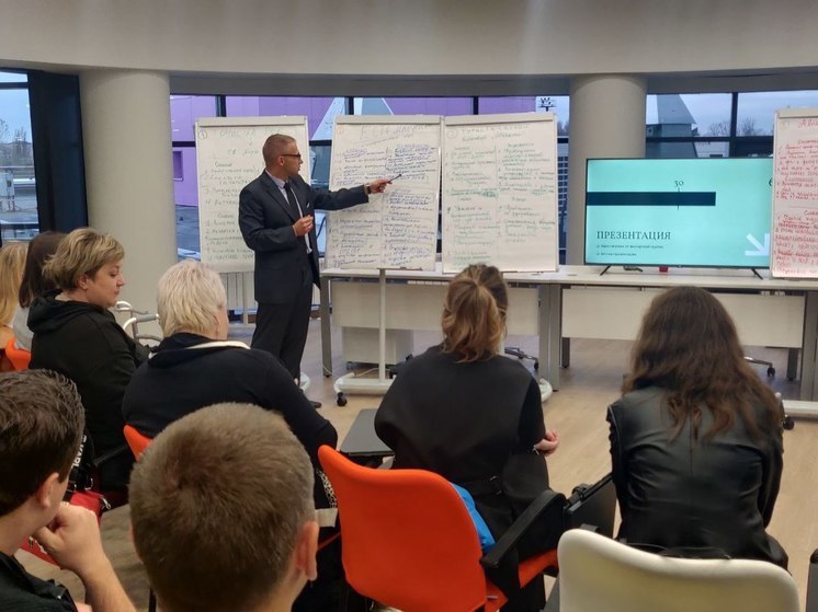 В ЛНР открыли клуб Лидеров России