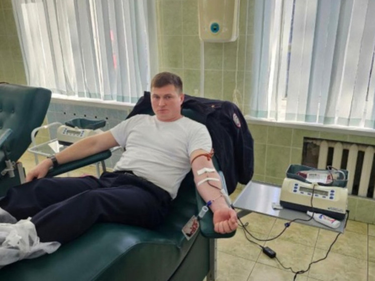 Тульские полицейские сдали кровь для пациентов онкодиспансера