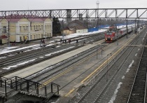 По данным телеграм-канала Shot, пассажирский поезд Москва - Симферополь проверяют на наличие взрывчатых веществ