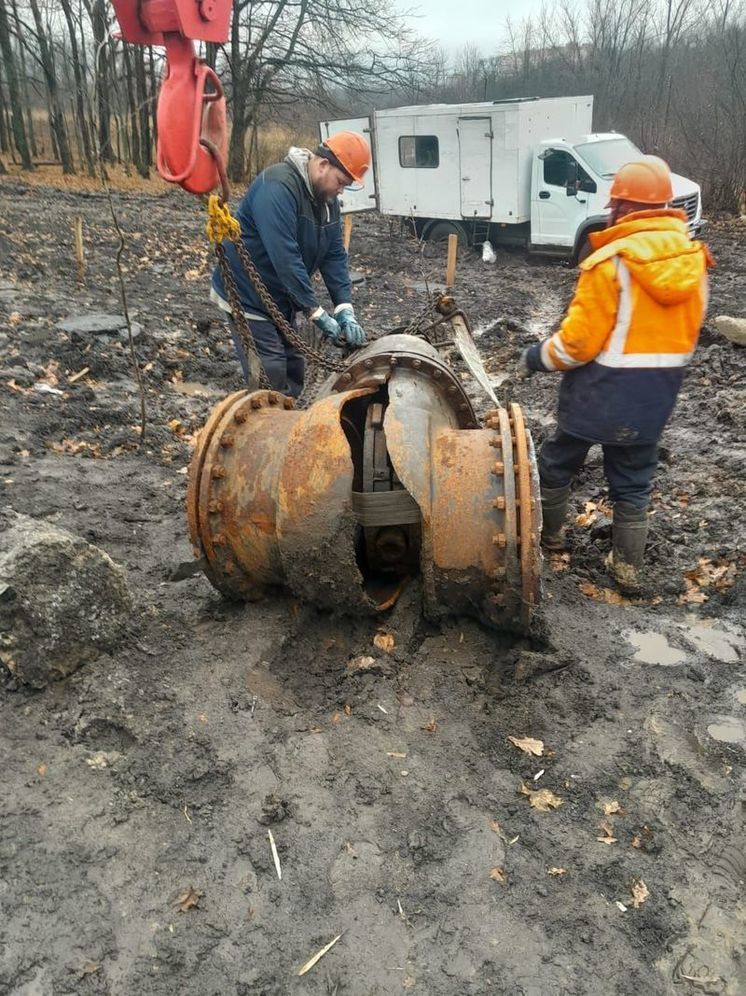 В Воронеже аварию на крупном водоводе устранят к вечеру воскресенья