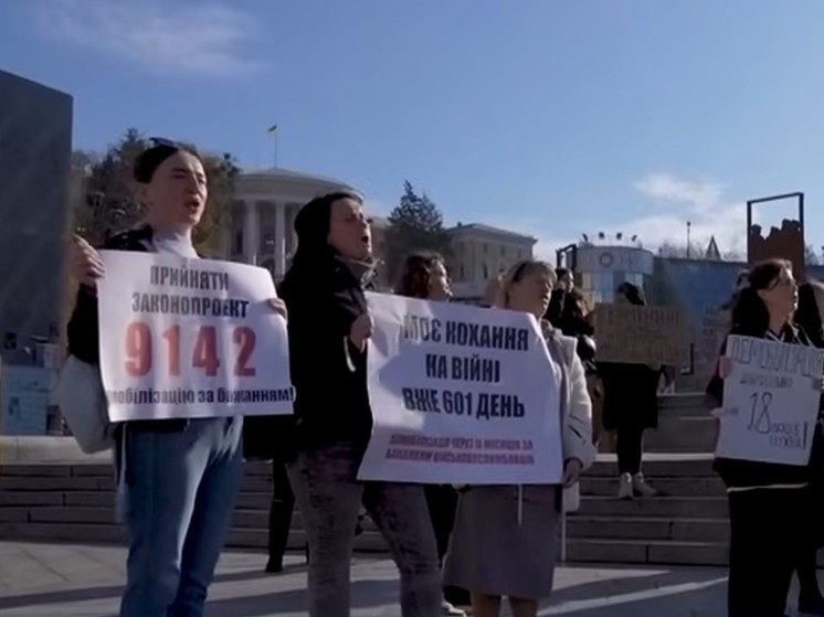 В украинских городах прошли митинги с требованием демобилизации