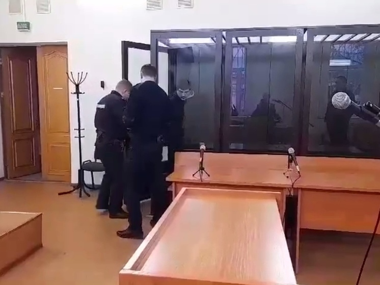 Медики спасли женщину, которую проткнул ножом пьяный сожитель в Твери