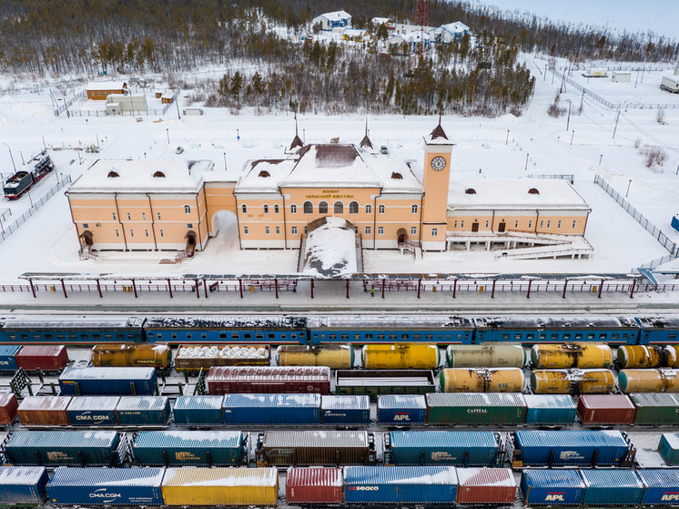 Более 7 млн тонн грузов перевезли на ЖД Якутии с начала года