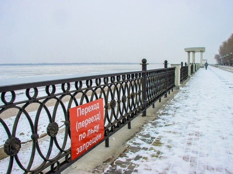 В Хабаровске на набережной появились таблички «Переход по льду запрещен»