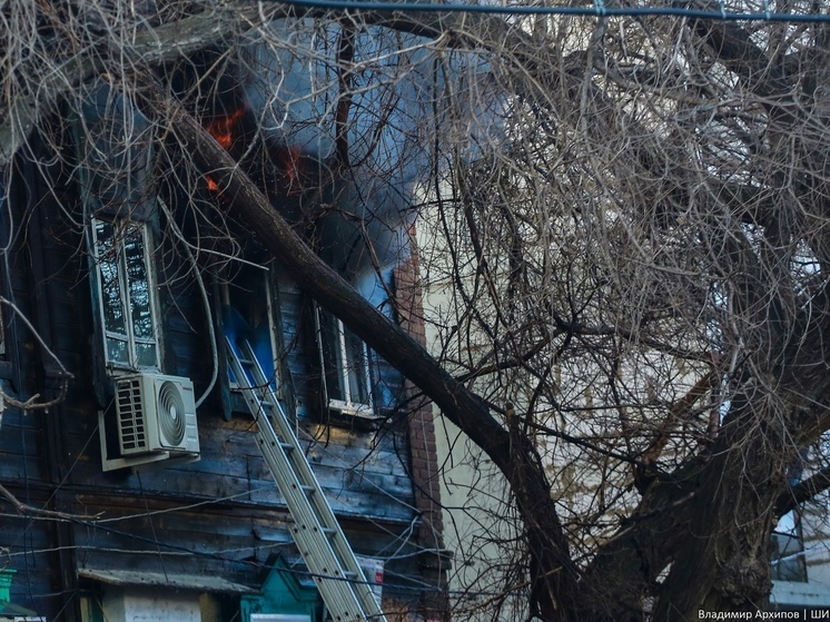 В Астрахани ночью сгорела квартира