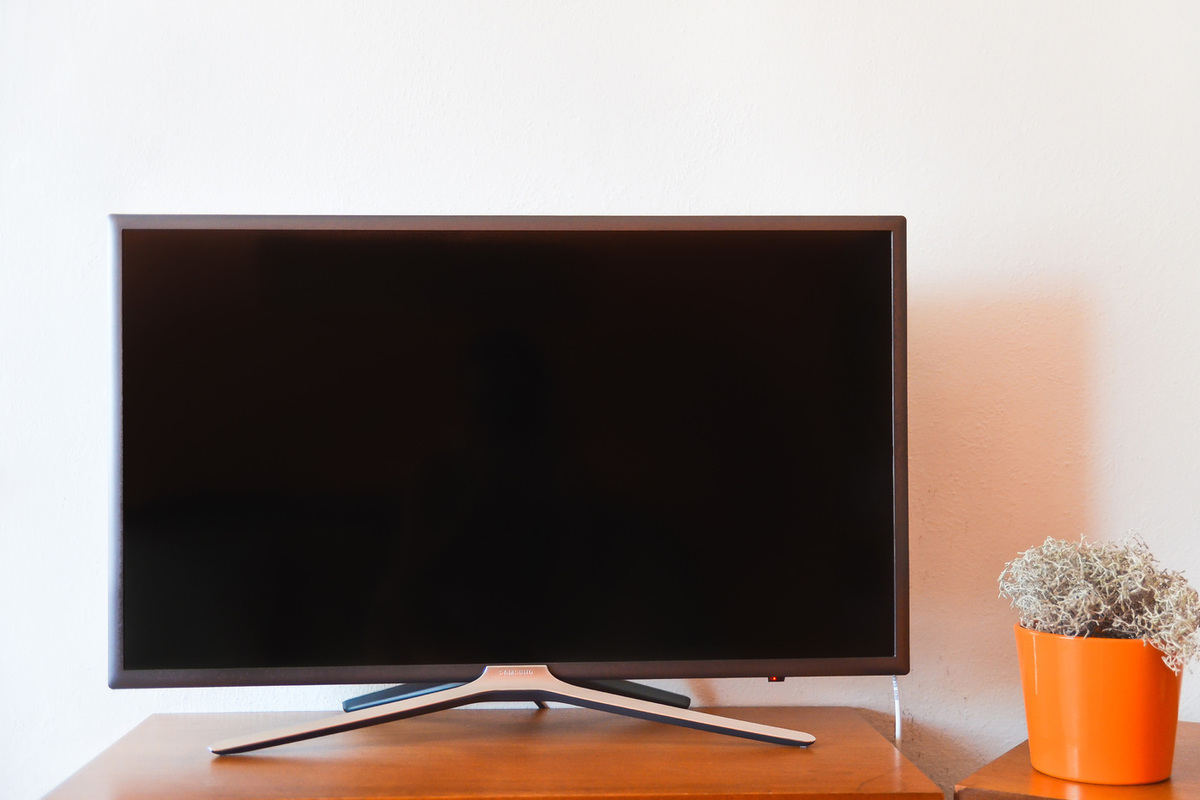 Philips pfl 5616h белая полоса вертикальная. Телевизор уходит на перезагрузку. Lg cf-20e60 телевизор. Телевизор филипс 37pfl5322s/60. Телевизор 60 авито.