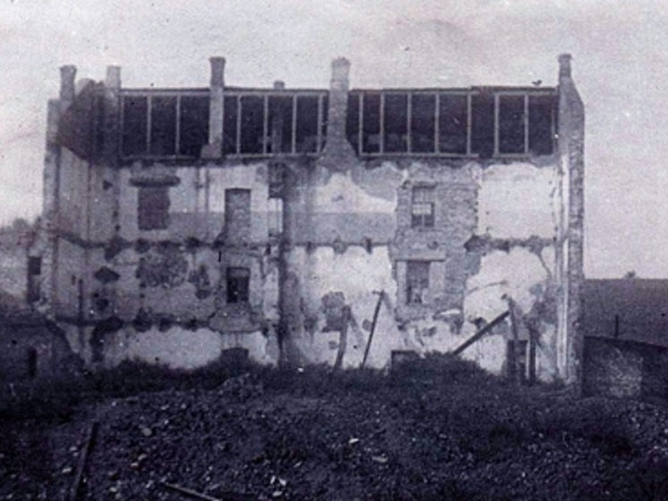 Стена взлетела в реку: в этот день порхович взорвал театр вместе с немецкими оккупантами