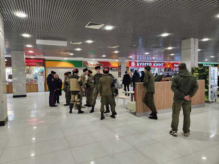 В Туле казаки вышли охранять порядок в ТРЦ «Гостиный двор»