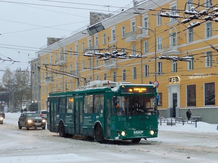 Троллейбусы не могут выехать на Первомайский проспект в Петрозаводске