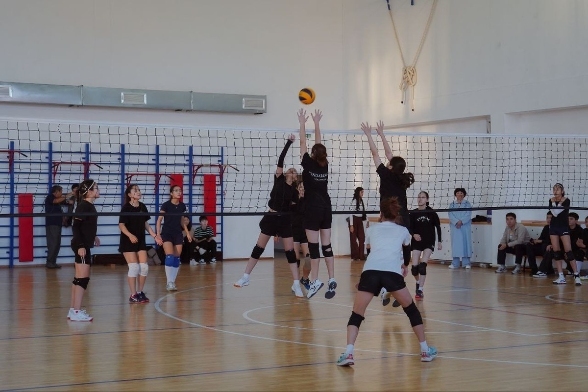 В столице Калмыкии стартовало школьное первенство по волейболу