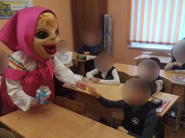 Жуткая кукла Маша напугала кемеровских школьников