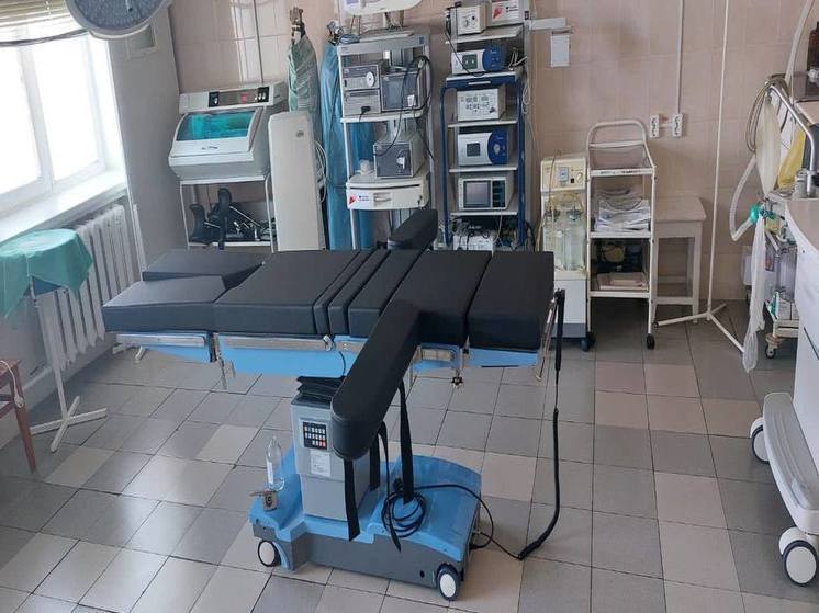 Зиминская городская больница приобрела  два операционных стола