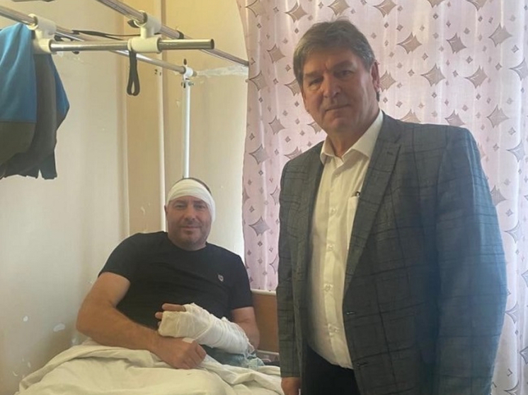 Глава горсовета Орла посетил Строева, которому уже удалили 5 осколков