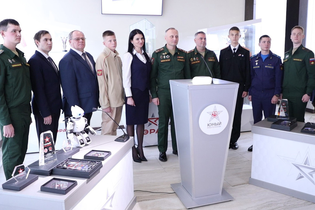 Young roboticists from Suvorov and cadet schools arrived in the Era technopolis