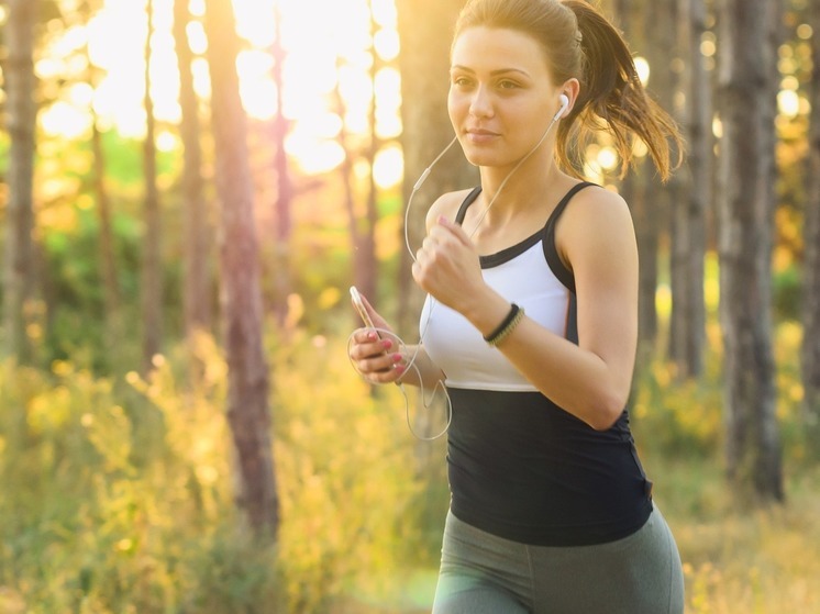 Небезопасный секс, курение и сосиски названы неблагоприятными факторами
