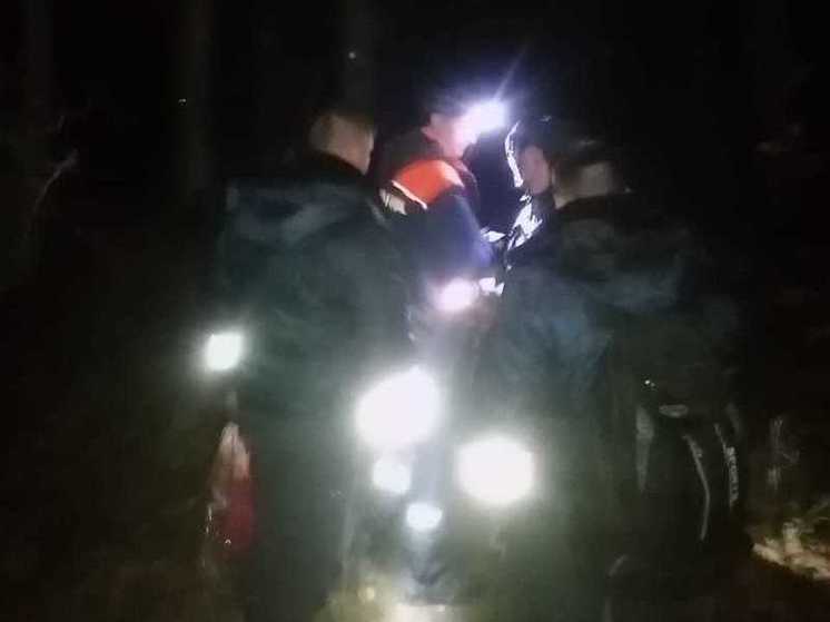 Спасатели Крымского АСО вывели из леса заблудившуюся туристку