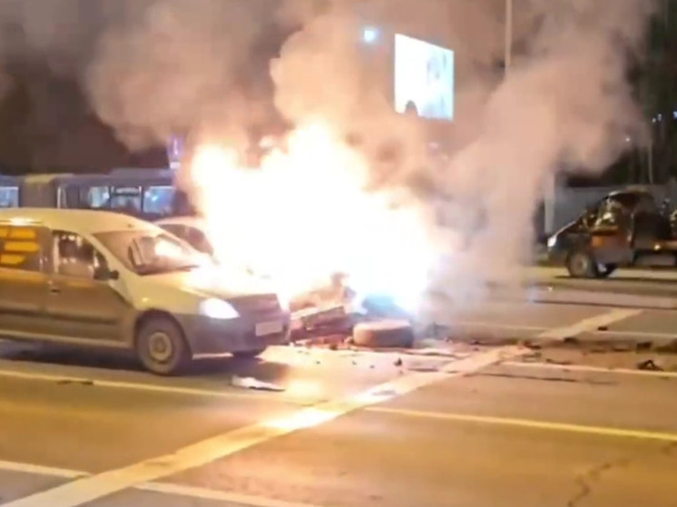 Эффект домино: сразу несколько автомобилей врезались в пешеходов в Москве