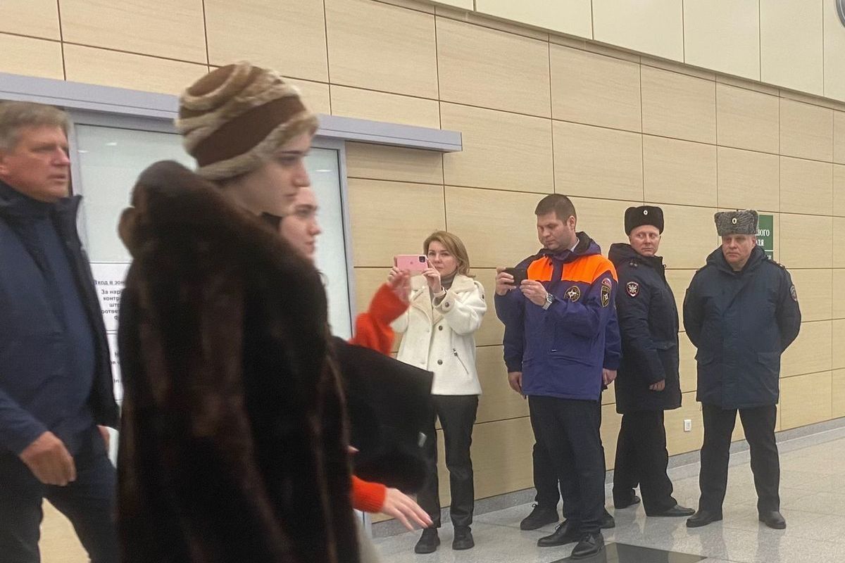 Шуба и шапка: появились первые фото эвакуированных из Газы россиян в Москве