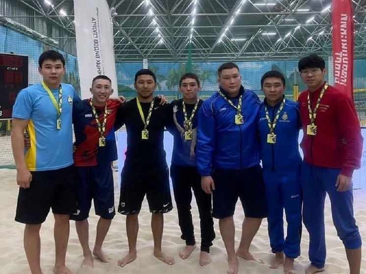 Бурятские спортсмены завоевали 8 медалей чемпионата России по пляжной борьбе