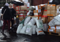 Две гуманитарные фуры, отправленные из Барнаула в зону проведения спецоперации, доставят 60 тонн груза. Как сообщает «Толк», помощь бойцам собрали волонтеры команды «Сибирь своих не бросает». 