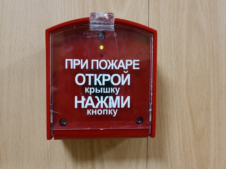 К радиофаку УрФУ съехались пожарные из-за срабатывания сигнализации