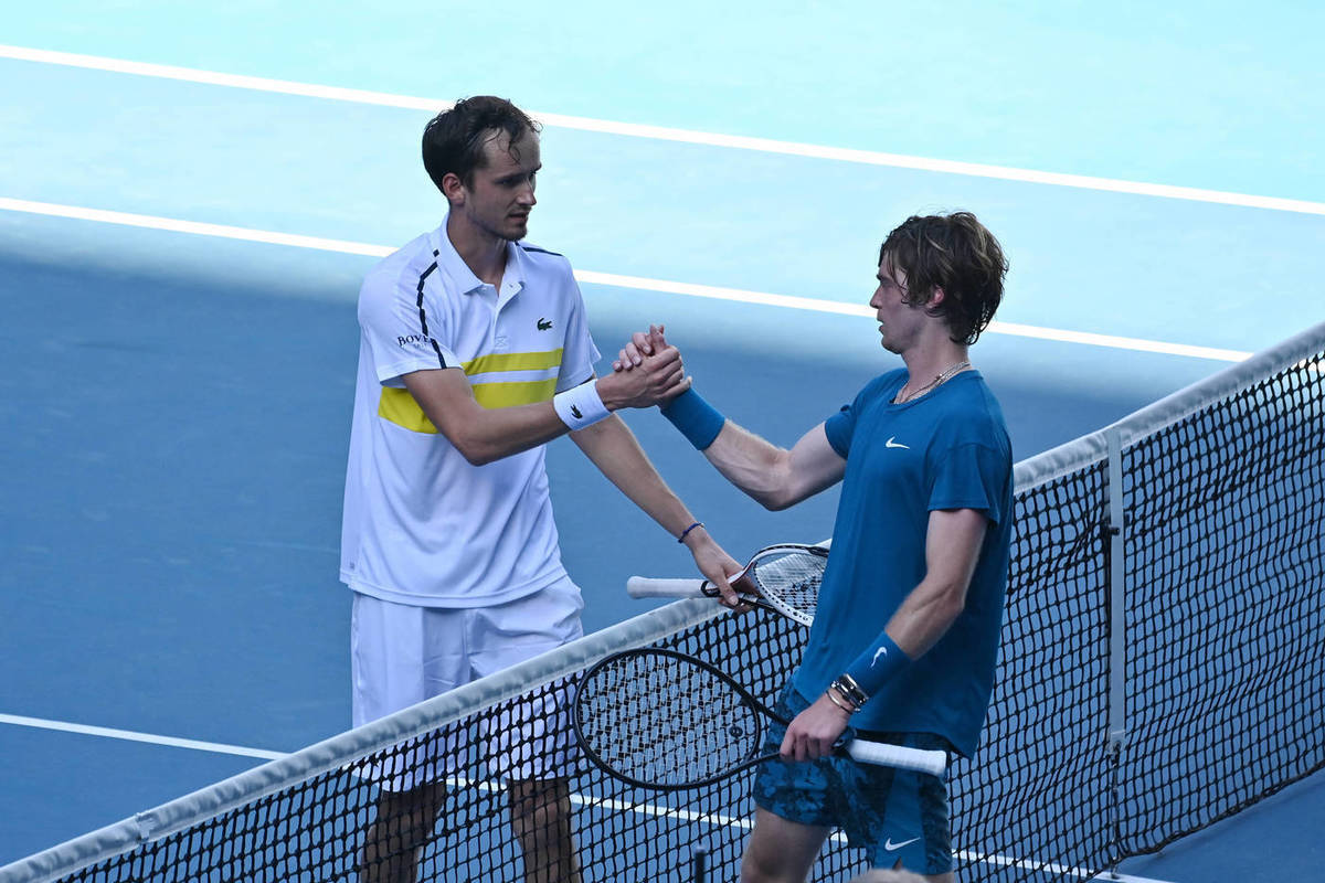 Медведев победил Рублева на старте Итогового турнира ATP