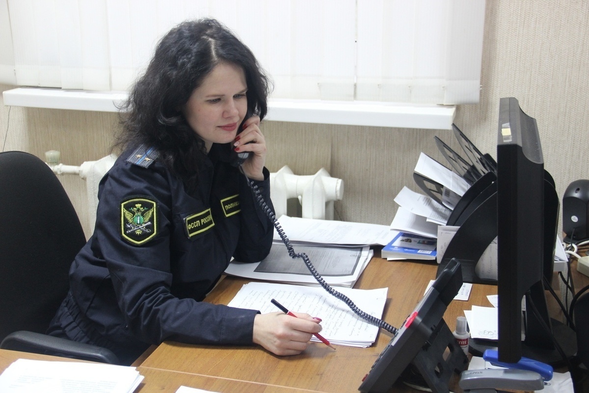 На невозможность дозвониться судебным приставам пожаловались жители Орловской области