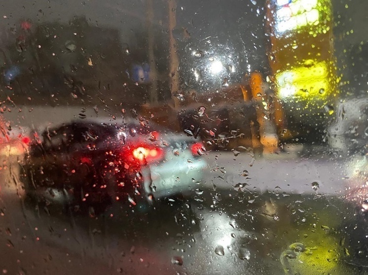 Водителей Дона предупредили об опасности на дорогах из-за дождей