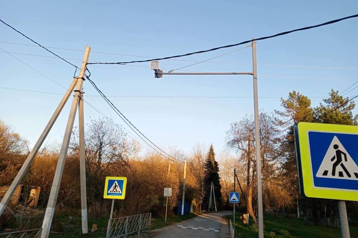 В Апшеронском районе после вмешательства прокуратуры установили светофор и дорожные знаки возле школы